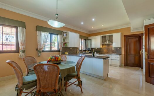 Villa en Sonnenland en venta en primera línea con vistas impresionantes