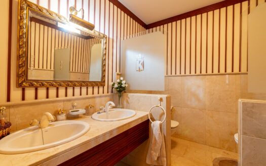 Villa en Sonnenland en venta en primera línea con vistas impresionantes