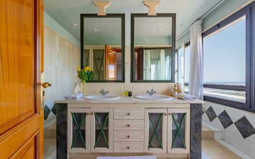 Villa en Sonnenland en venta en primera línea con vistas impresionantes