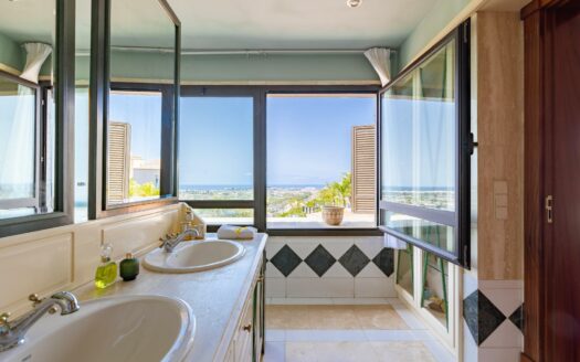 Villa en Sonnenland en venta en primera línea con vistas impresionantes