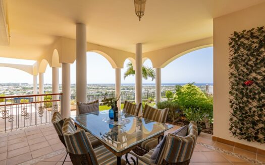 Villa en Sonnenland en venta en primera línea con vistas impresionantes