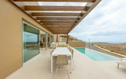 Exclusivo chalet con piscina y terraza para temporada de invierno