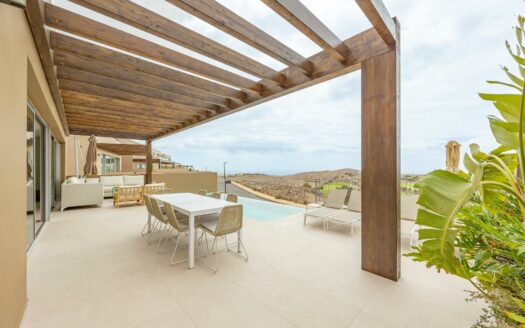 Exclusivo chalet con piscina y terraza para temporada de invierno