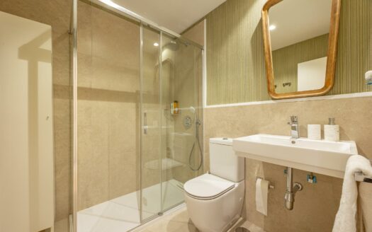 Exclusivo chalet con piscina y terraza para temporada de invierno