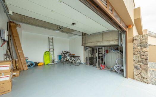 Exclusivo chalet con piscina y terraza para temporada de invierno