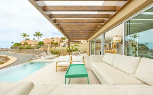 Exclusivo chalet con piscina y terraza para temporada de invierno