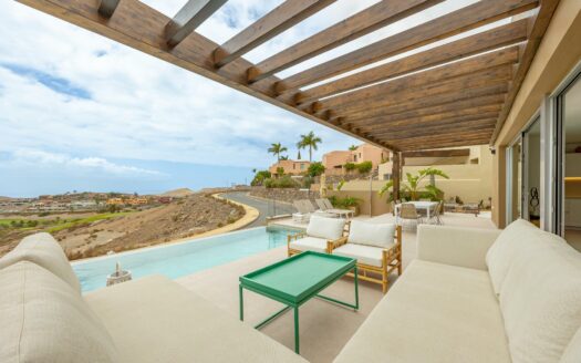 Exclusivo chalet con piscina y terraza para temporada de invierno