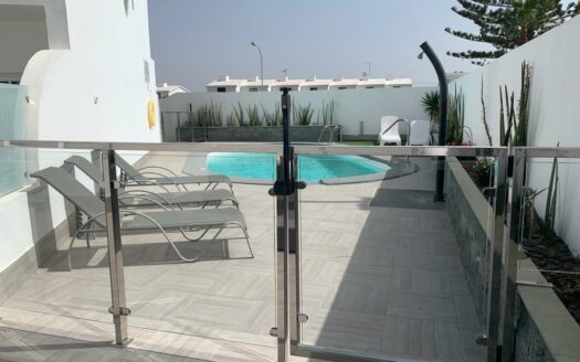 Dúplex reformado con piscina comunitaria