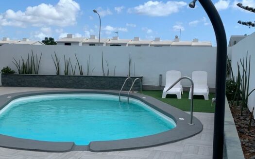 Dúplex reformado con piscina comunitaria