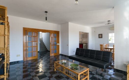 Chalet independiente con piscina y vistas al mar en Montaña la Data