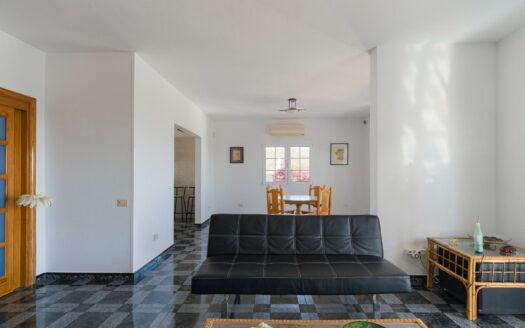 Chalet independiente con piscina y vistas al mar en Montaña la Data