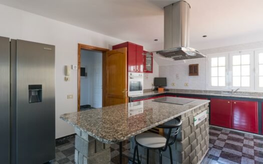 Chalet independiente con piscina y vistas al mar en Montaña la Data