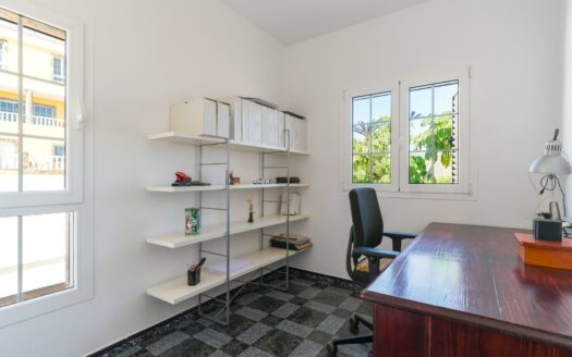 Chalet independiente con piscina y vistas al mar en Montaña la Data