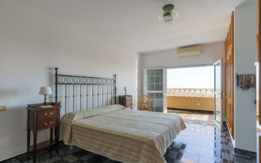 Chalet independiente con piscina y vistas al mar en Montaña la Data