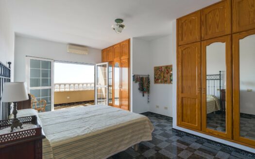 Chalet independiente con piscina y vistas al mar en Montaña la Data