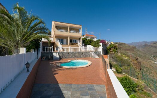 Chalet independiente con piscina y vistas al mar en Montaña la Data
