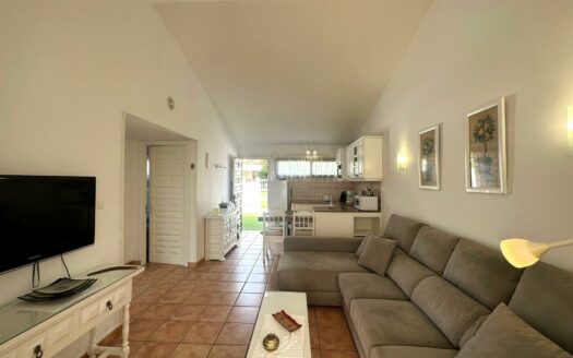 Bungalow with 2 terraces and communal pool for the winter