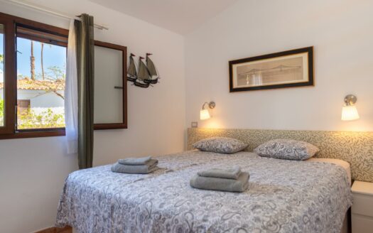 A charming bungalow in a quiet complex next to the golf course