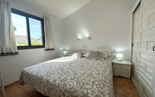 Bungalow with 2 terraces and communal pool for the winter