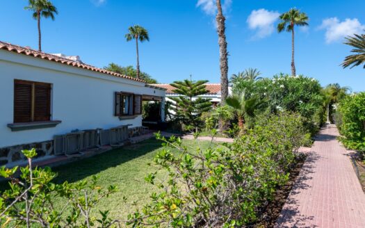 A charming bungalow in a quiet complex next to the golf course