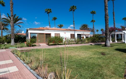 A charming bungalow in a quiet complex next to the golf course