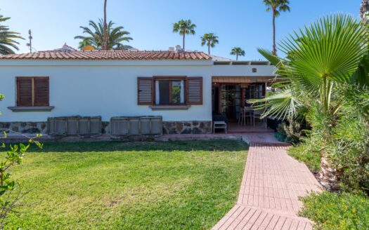 A charming bungalow in a quiet complex next to the golf course