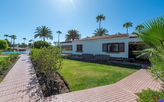 A charming bungalow in a quiet complex next to the golf course