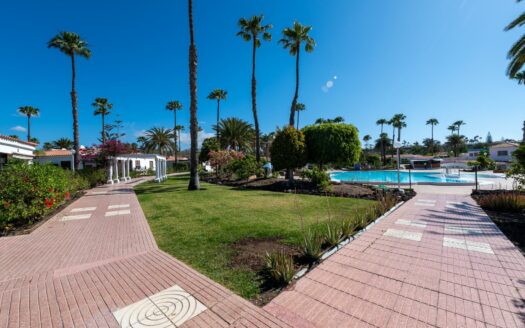 A charming bungalow in a quiet complex next to the golf course