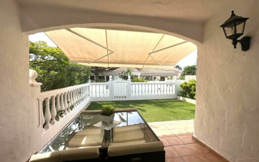 Bungalow with 2 terraces and communal pool for the winter