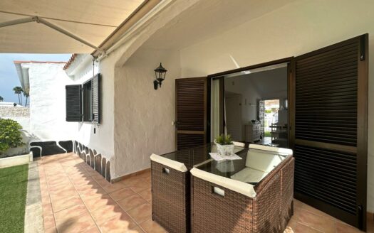 Bungalow with 2 terraces and communal pool for the winter