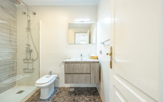 Seltene Gelegenheit in Puerto Rico: 4-Zimmer-Apartment mit Meerblick