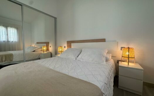 Bungalow con terraza privada y piscina comunitaria