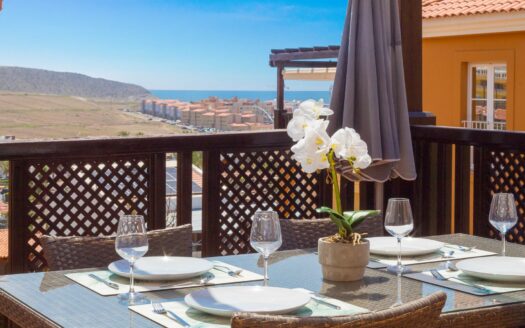 PRECIOSO Y SOLEADO ÁTICO DE 78 M2 CON 2 HABITACIONES EN MONTE CARRERA, CON AZOTEA COMUNITARIA, TRASTERO, PLAZA DE GARAJE Y PISCINA CLIMATIZADA.