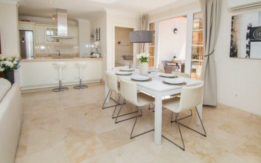 PRECIOSO Y SOLEADO ÁTICO DE 78 M2 CON 2 HABITACIONES EN MONTE CARRERA, CON AZOTEA COMUNITARIA, TRASTERO, PLAZA DE GARAJE Y PISCINA CLIMATIZADA.