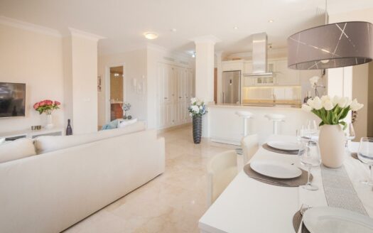 PRECIOSO Y SOLEADO ÁTICO DE 78 M2 CON 2 HABITACIONES EN MONTE CARRERA, CON AZOTEA COMUNITARIA, TRASTERO, PLAZA DE GARAJE Y PISCINA CLIMATIZADA.
