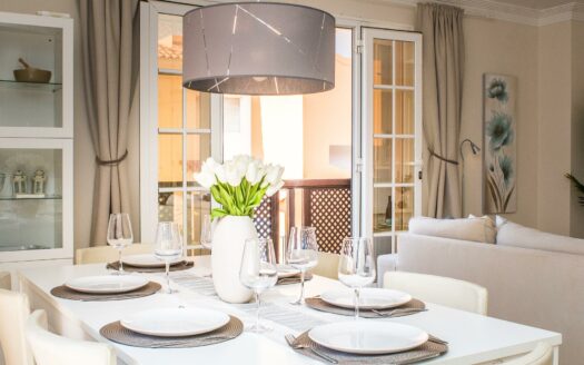 PRECIOSO Y SOLEADO ÁTICO DE 78 M2 CON 2 HABITACIONES EN MONTE CARRERA, CON AZOTEA COMUNITARIA, TRASTERO, PLAZA DE GARAJE Y PISCINA CLIMATIZADA.