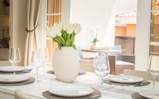 PRECIOSO Y SOLEADO ÁTICO DE 78 M2 CON 2 HABITACIONES EN MONTE CARRERA, CON AZOTEA COMUNITARIA, TRASTERO, PLAZA DE GARAJE Y PISCINA CLIMATIZADA.