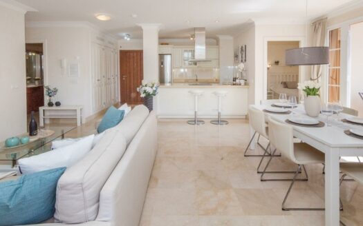 PRECIOSO Y SOLEADO ÁTICO DE 78 M2 CON 2 HABITACIONES EN MONTE CARRERA, CON AZOTEA COMUNITARIA, TRASTERO, PLAZA DE GARAJE Y PISCINA CLIMATIZADA.