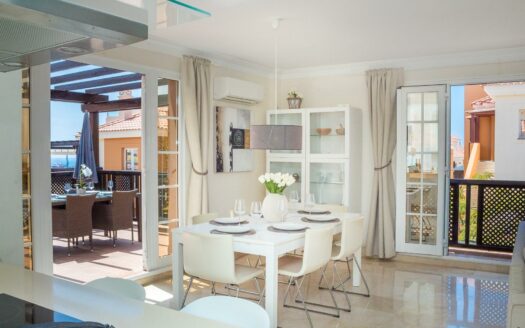PRECIOSO Y SOLEADO ÁTICO DE 78 M2 CON 2 HABITACIONES EN MONTE CARRERA, CON AZOTEA COMUNITARIA, TRASTERO, PLAZA DE GARAJE Y PISCINA CLIMATIZADA.