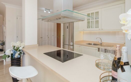 PRECIOSO Y SOLEADO ÁTICO DE 78 M2 CON 2 HABITACIONES EN MONTE CARRERA, CON AZOTEA COMUNITARIA, TRASTERO, PLAZA DE GARAJE Y PISCINA CLIMATIZADA.