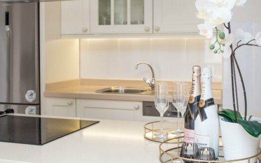 PRECIOSO Y SOLEADO ÁTICO DE 78 M2 CON 2 HABITACIONES EN MONTE CARRERA, CON AZOTEA COMUNITARIA, TRASTERO, PLAZA DE GARAJE Y PISCINA CLIMATIZADA.