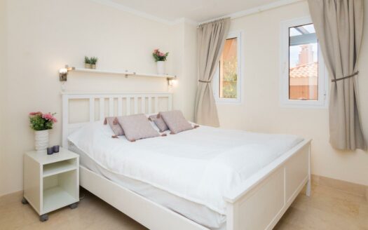 PRECIOSO Y SOLEADO ÁTICO DE 78 M2 CON 2 HABITACIONES EN MONTE CARRERA, CON AZOTEA COMUNITARIA, TRASTERO, PLAZA DE GARAJE Y PISCINA CLIMATIZADA.
