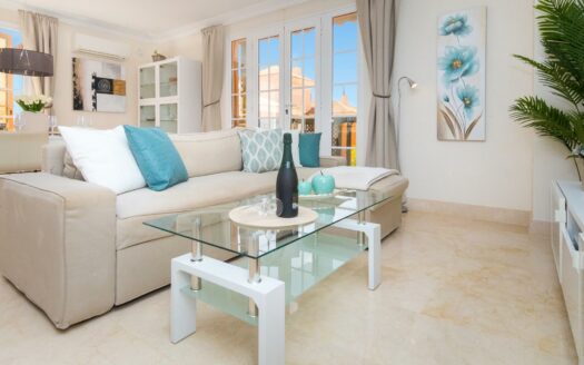 PRECIOSO Y SOLEADO ÁTICO DE 78 M2 CON 2 HABITACIONES EN MONTE CARRERA, CON AZOTEA COMUNITARIA, TRASTERO, PLAZA DE GARAJE Y PISCINA CLIMATIZADA.