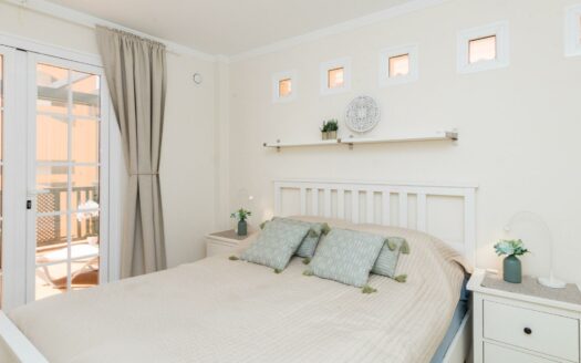 PRECIOSO Y SOLEADO ÁTICO DE 78 M2 CON 2 HABITACIONES EN MONTE CARRERA, CON AZOTEA COMUNITARIA, TRASTERO, PLAZA DE GARAJE Y PISCINA CLIMATIZADA.