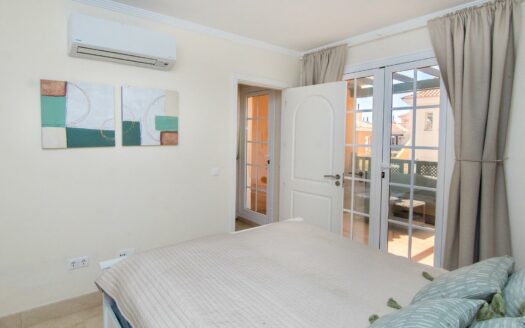 PRECIOSO Y SOLEADO ÁTICO DE 78 M2 CON 2 HABITACIONES EN MONTE CARRERA, CON AZOTEA COMUNITARIA, TRASTERO, PLAZA DE GARAJE Y PISCINA CLIMATIZADA.