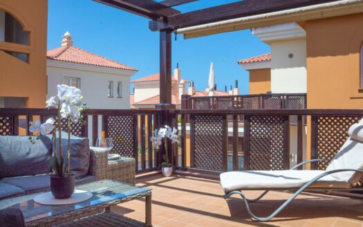 PRECIOSO Y SOLEADO ÁTICO DE 78 M2 CON 2 HABITACIONES EN MONTE CARRERA, CON AZOTEA COMUNITARIA, TRASTERO, PLAZA DE GARAJE Y PISCINA CLIMATIZADA.