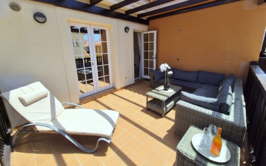 PRECIOSO Y SOLEADO ÁTICO DE 78 M2 CON 2 HABITACIONES EN MONTE CARRERA, CON AZOTEA COMUNITARIA, TRASTERO, PLAZA DE GARAJE Y PISCINA CLIMATIZADA.