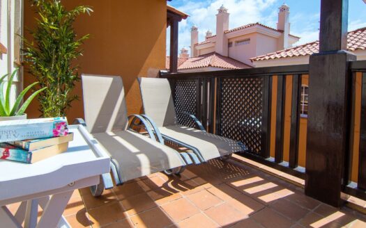 PRECIOSO Y SOLEADO ÁTICO DE 78 M2 CON 2 HABITACIONES EN MONTE CARRERA, CON AZOTEA COMUNITARIA, TRASTERO, PLAZA DE GARAJE Y PISCINA CLIMATIZADA.