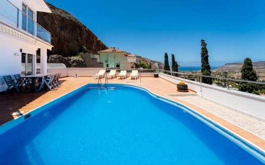Exclusiva villa en Avenida Lechugal, Tauro