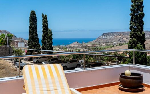 Exclusiva villa en Avenida Lechugal, Tauro
